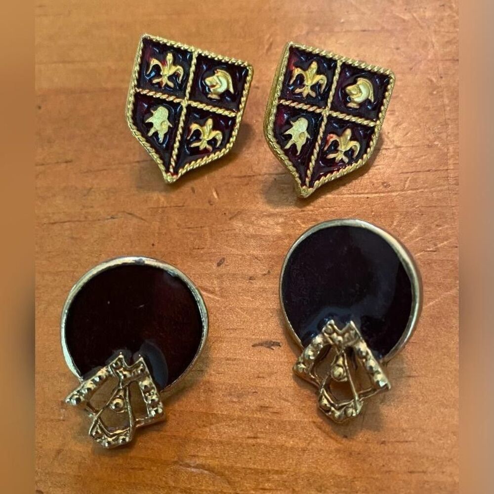 Lot 2 Enamel Stud Earrings Women’s Gold Tone Shield Crest Theater Mask READ